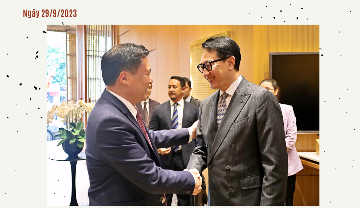 Một số hoạt động của Thứ trưởng Nguyễn Sinh Nhật Tân tại Phòng Truyền thống Ngành Công Thương