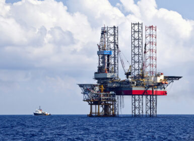 Mẫu dầu thô và mẫu lõi khoan đá granite từ mỏ Bạch Hổ