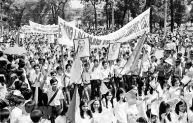 Xây dựng và phát triển công nghiệp - thương mại 10 năm sau khi thống nhất đất nước (1976 – 1985) - Phần 2